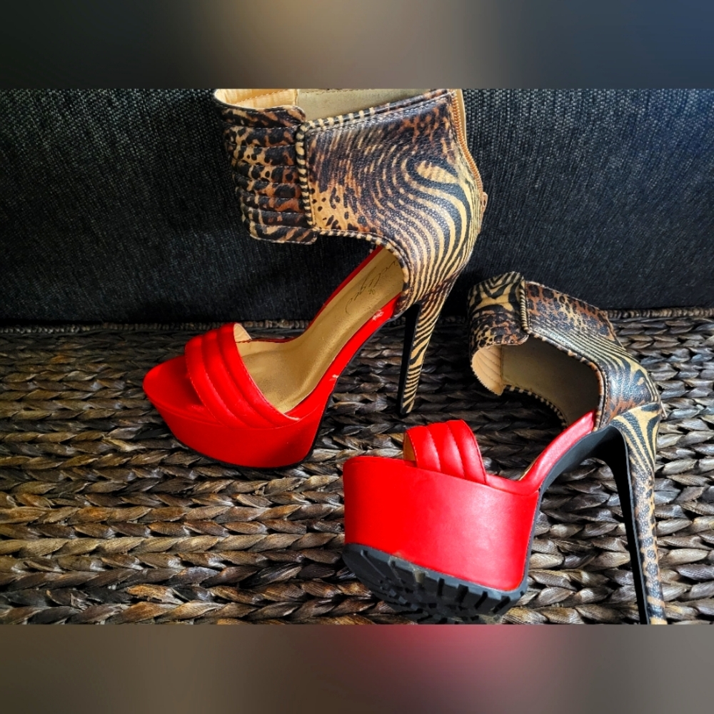 Red High-heeled Shoe